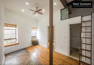 131 Christopher St, Unit 2B in New York, NY - Building Photo - Building Photo