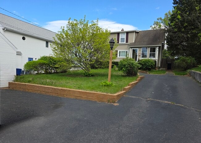 70 Albertina St in Quincy, MA - Building Photo - Building Photo