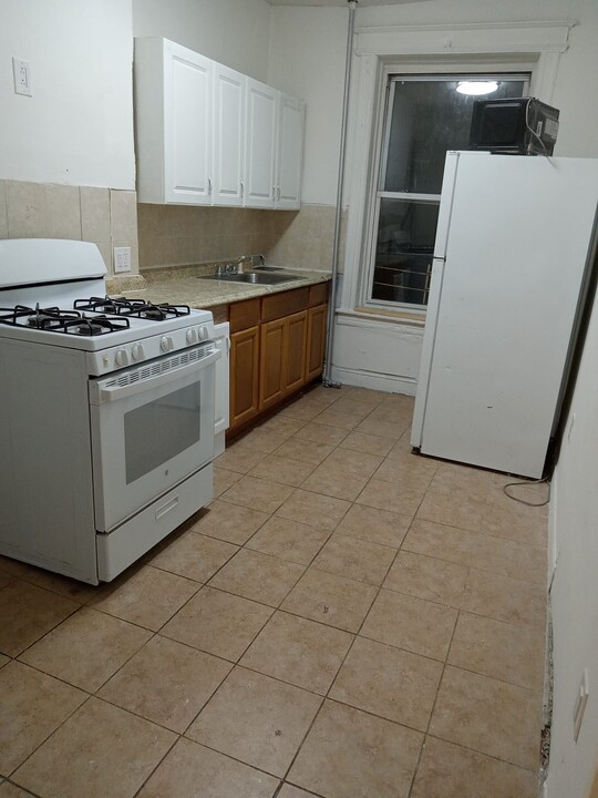 11710 Atlantic Ave, Unit 4 BR Apartment 2ND FLOOR in South Richmond Hill, NY - Foto de edificio