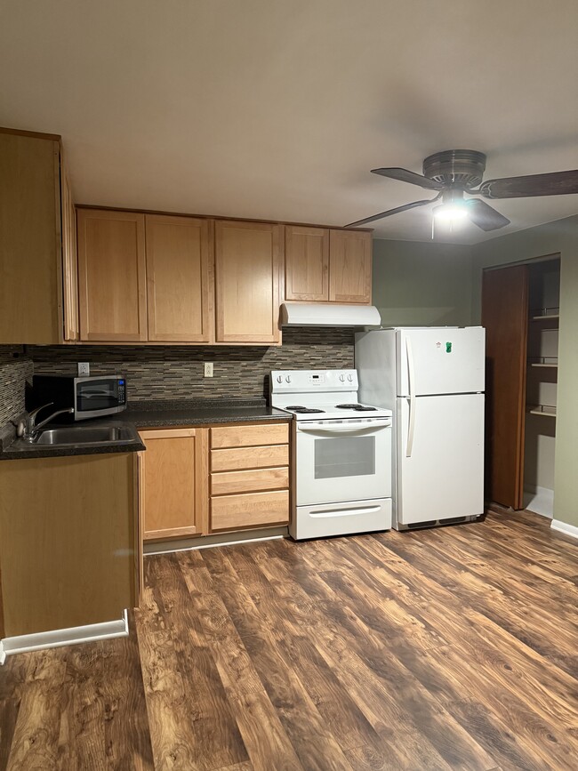 530 Greenfield Ave, Unit Second Floor Unit