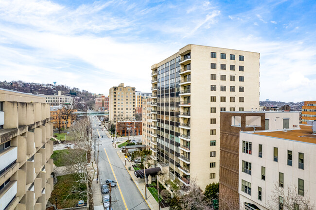 Bellefield Place in Pittsburgh, PA - Building Photo - Building Photo