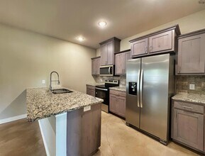 410 E China St in Holliday, TX - Building Photo - Building Photo