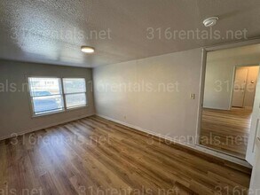 2607 N Poplar St in Wichita, KS - Building Photo - Building Photo