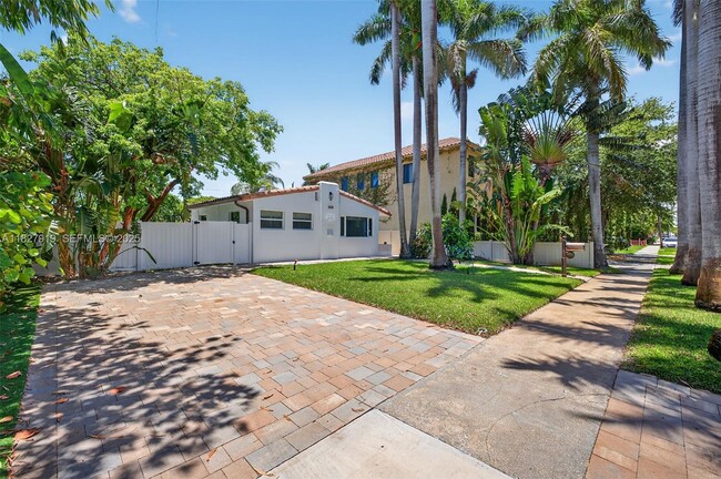 1622 Mayo St in Hollywood, FL - Building Photo - Building Photo