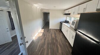 350 West St in Ludlow, MA - Building Photo