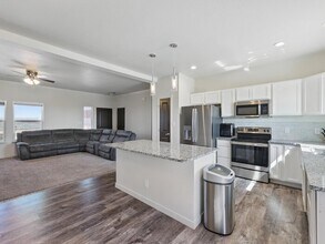 1382 N Ladonia Dr in Pueblo West, CO - Foto de edificio - Building Photo