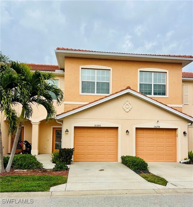 10300 Via Colomba Circle in Ft. Myers, FL - Building Photo