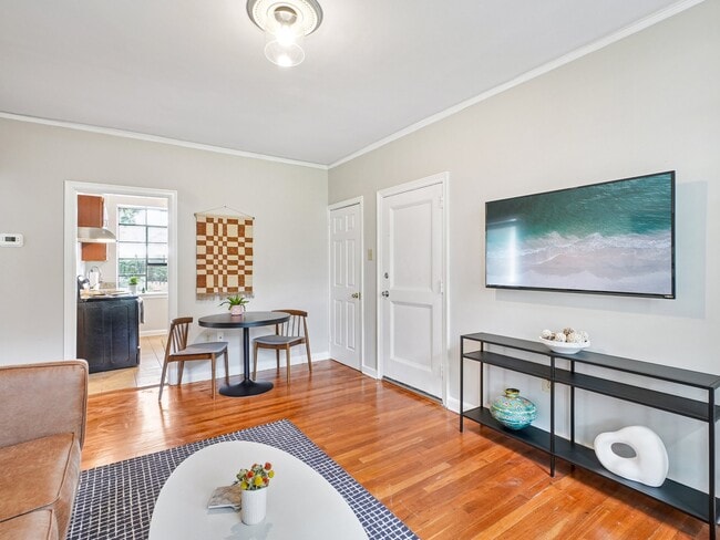 Cameron Court Apartments in Raleigh, NC - Foto de edificio - Building Photo