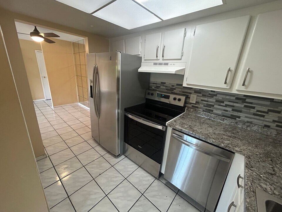 3704 Broadway, 221 in Ft. Myers, FL - Building Photo