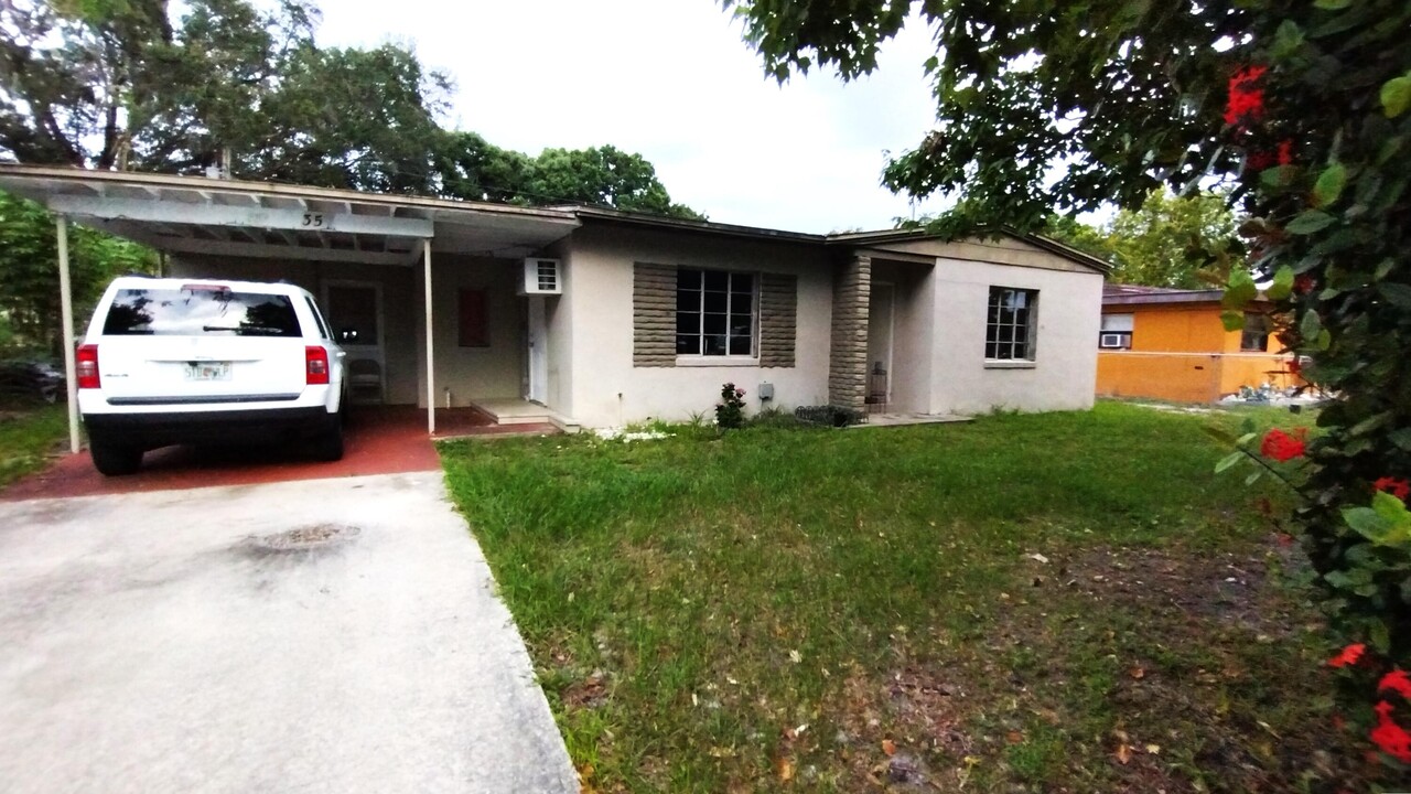 357 Vesta Cir in Melbourne, FL - Building Photo