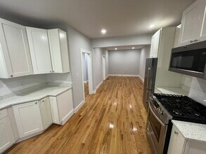 130 Oxford St, Unit 2 in Cambridge, MA - Building Photo - Building Photo