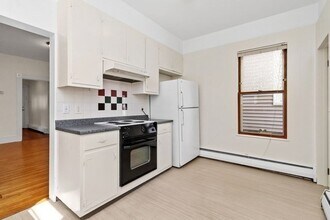 14 Moore St in Somerville, MA - Building Photo - Building Photo