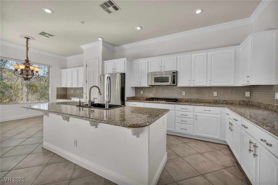 37 Stonemark Dr in Henderson, NV - Building Photo