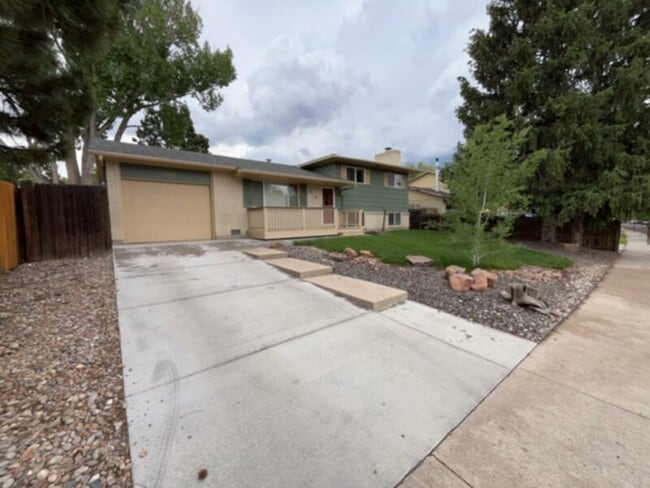 property at 4715 La Cresta Dr