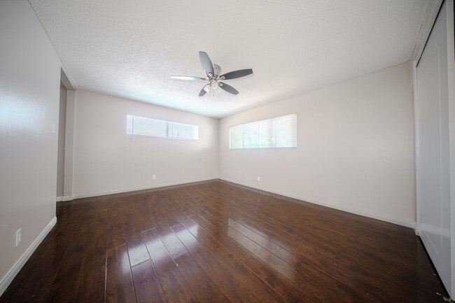 2617-2619 E 17th St in Long Beach, CA - Building Photo - Building Photo