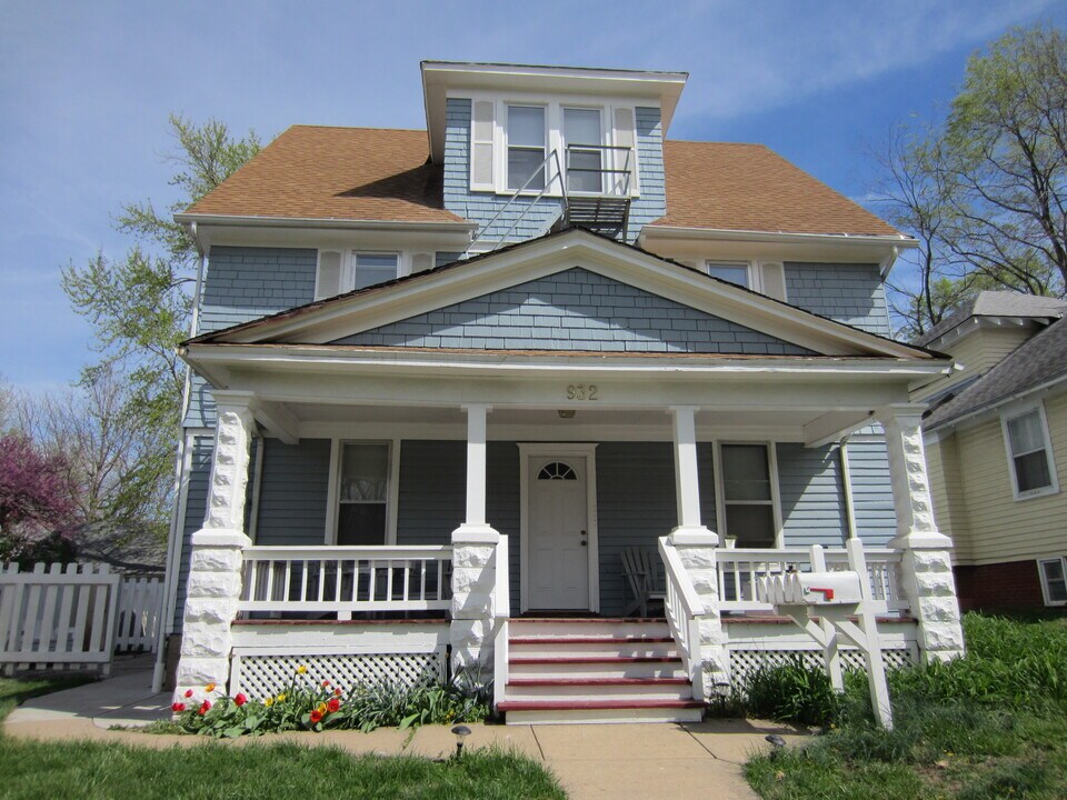 932 Mississippi St, Unit 2 in Lawrence, KS - Foto de edificio