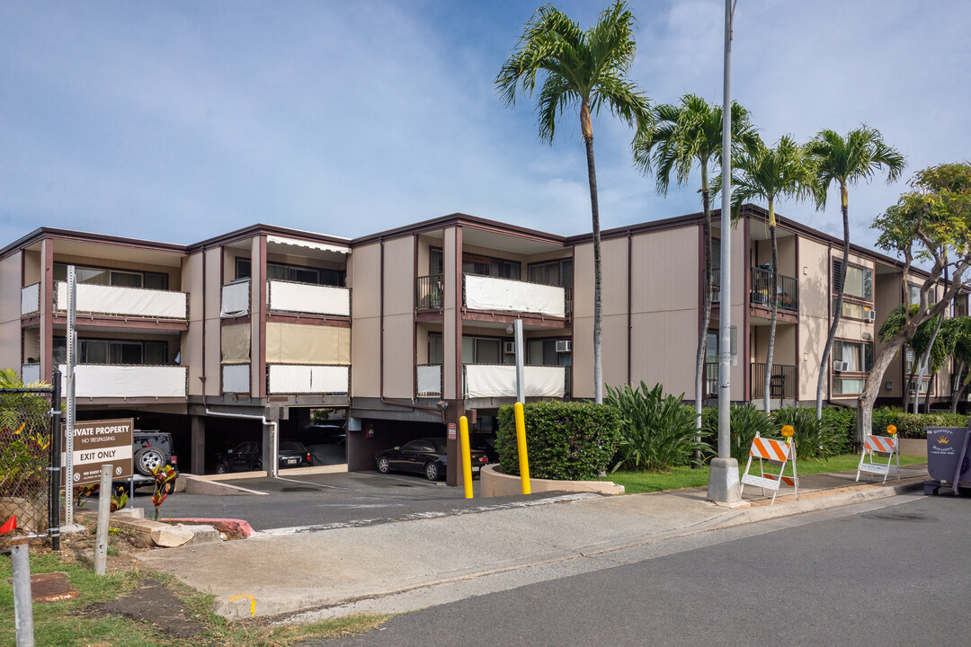 Diamond Head Sands in Honolulu, HI - Building Photo