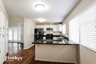 8123 W Shangri La Rd in Peoria, AZ - Foto de edificio - Building Photo