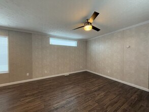 38064 Leverette Ave in Clinton Township, MI - Building Photo - Building Photo