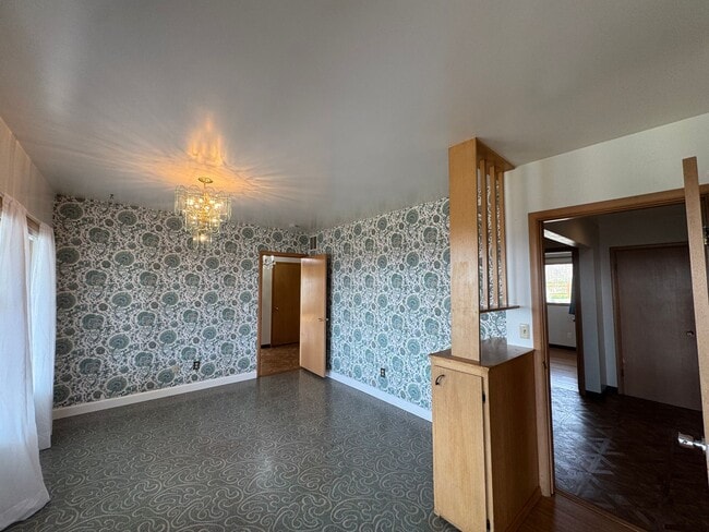 property at 806 Hill Dr