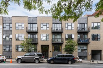 180 Scholes Street in Brooklyn, NY - Foto de edificio - Building Photo