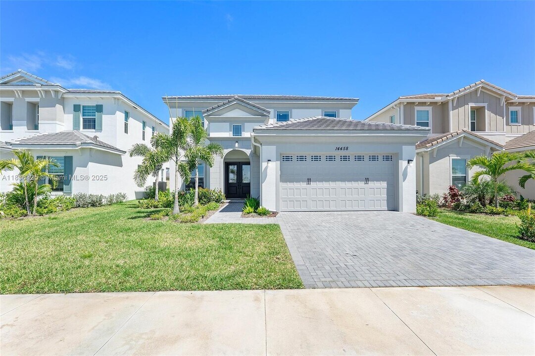 14458 Spruce Pne Dr in Westlake, FL - Building Photo