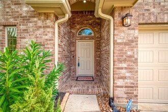 2431 Garden Falls Dr in Conroe, TX - Building Photo - Building Photo