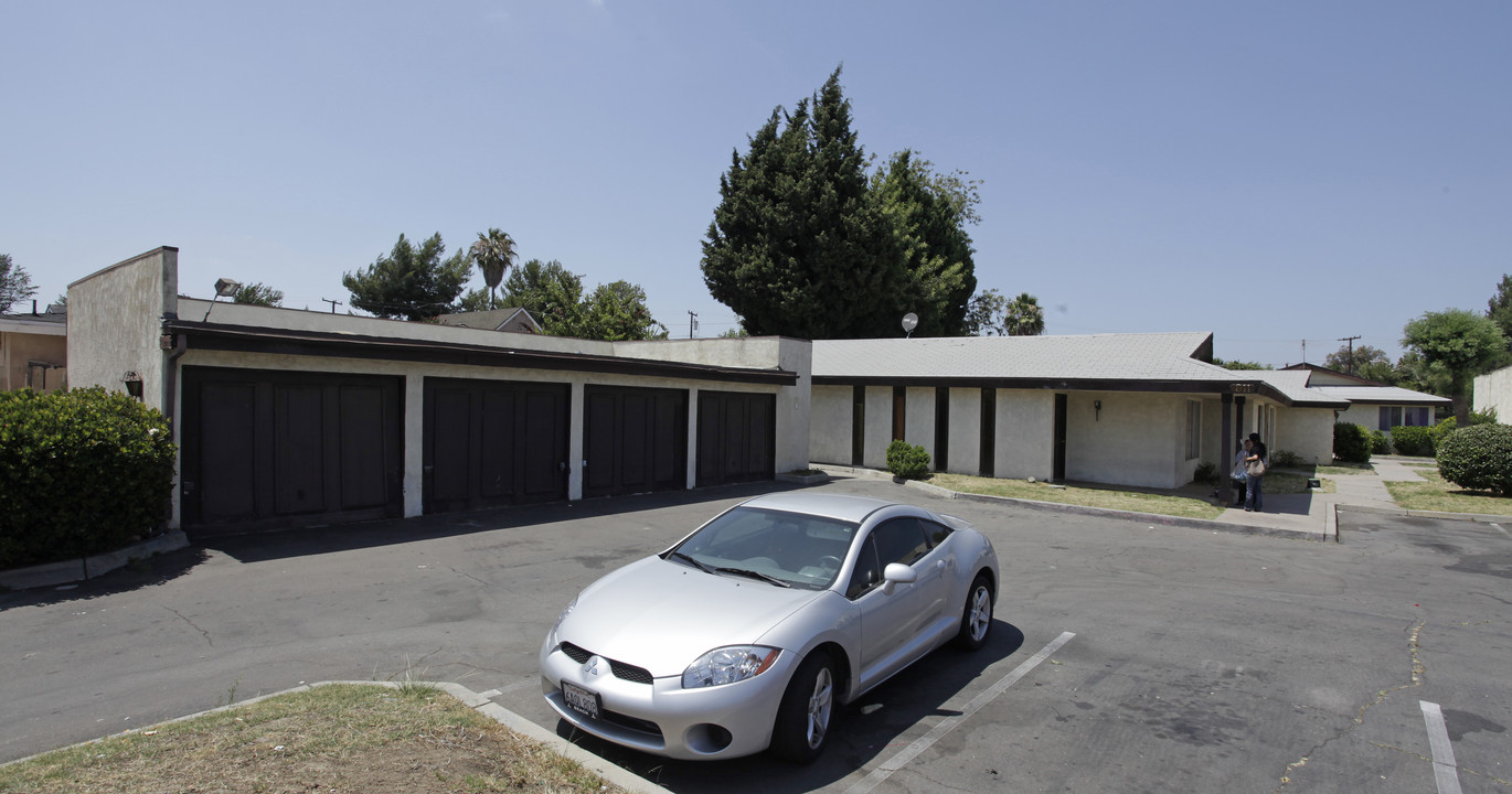 Romneya Gardens Apartments in Anaheim, CA - Building Photo