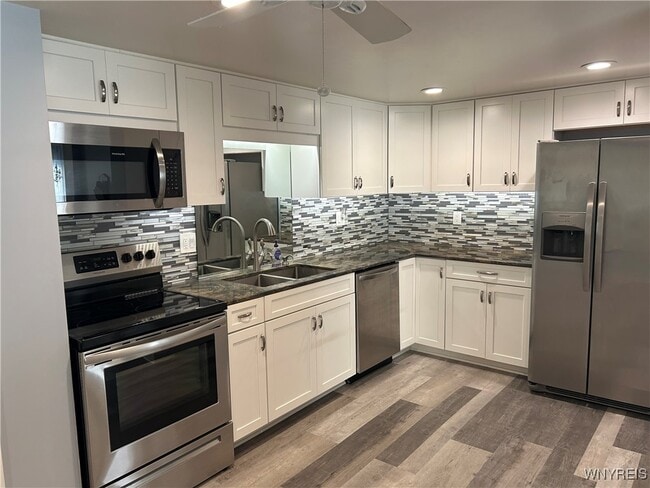 property at 186 Peppertree Dr