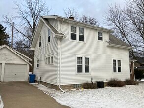 222 N Court St in Howell, MI - Foto de edificio - Building Photo