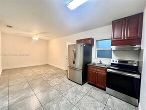 1830 NW 1st St in Miami, FL - Building Photo - Building Photo