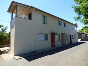 490 Page St in San Jose, CA - Foto de edificio - Building Photo