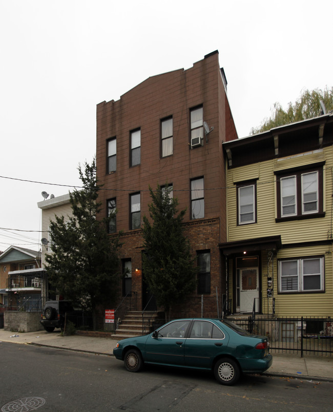 244 Webster Ave in Jersey City, NJ - Building Photo - Building Photo