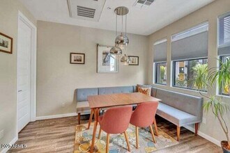 2090 S Dorsey Ln in Tempe, AZ - Building Photo - Building Photo