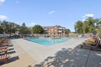 Lakeside Village Apartment Homes in Lincoln, NE - Foto de edificio - Building Photo