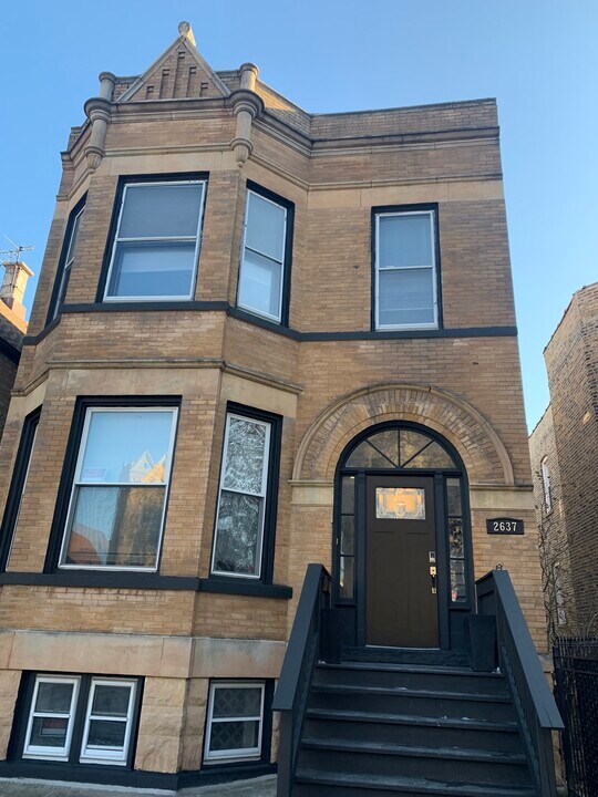 2637 W Walton St, Unit 2nd floor in Chicago, IL - Building Photo