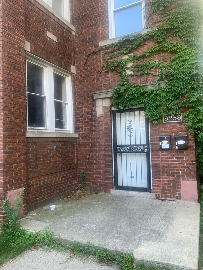 8258 S Langley Ave