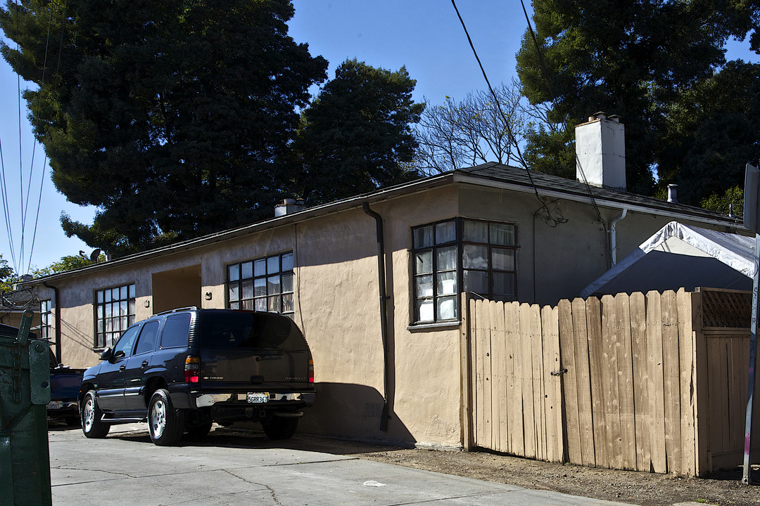 5801-5817 Trask St in Oakland, CA - Building Photo