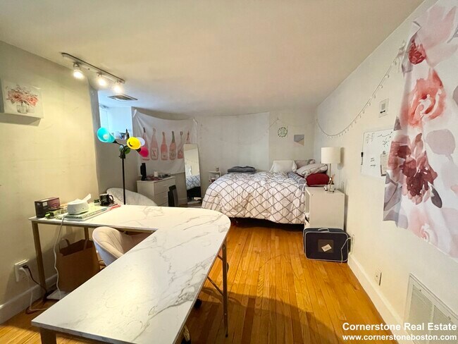 775 Parker St, Unit 1 in Boston, MA - Building Photo - Building Photo