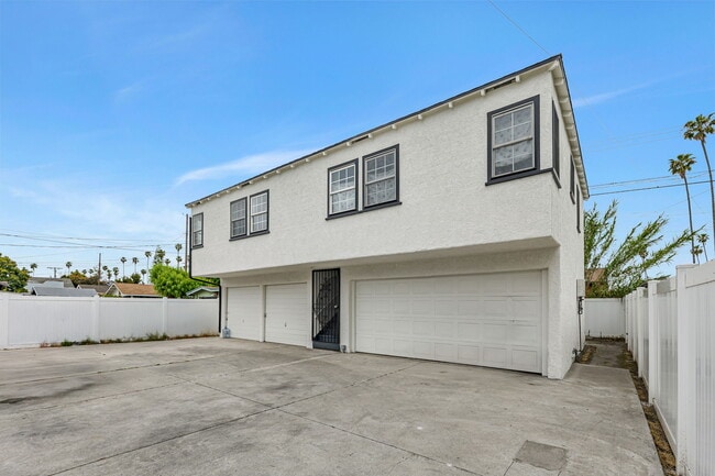 3841 Arlington Ave