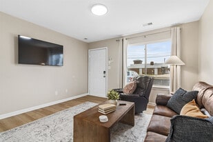 18365 Sharon Ln in Roseville, MI - Building Photo