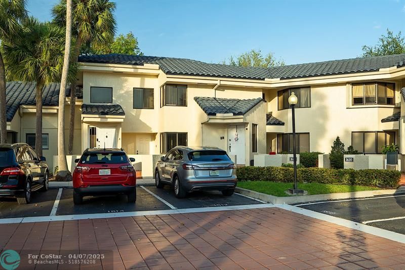 1614 NW 81st Way in Plantation, FL - Foto de edificio