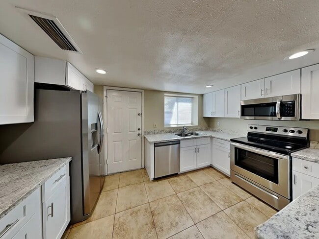 4143 W Michelle Dr in Glendale, AZ - Building Photo - Building Photo