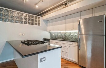 2011 W Belmont Ave in Chicago, IL - Building Photo - Building Photo