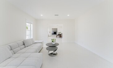 3199 NE 6th Dr in Boca Raton, FL - Building Photo - Building Photo