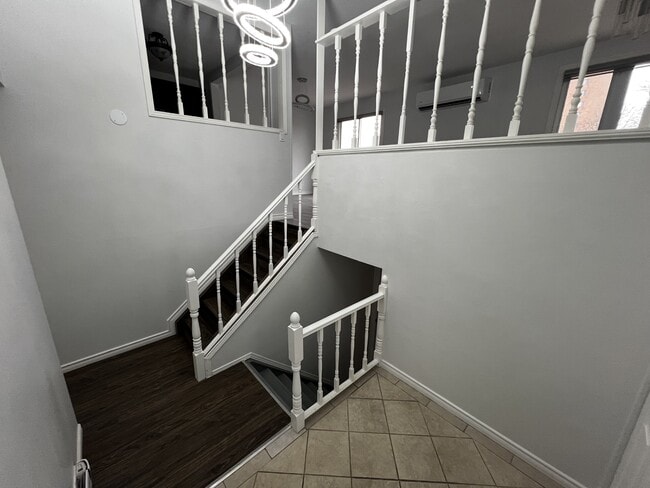 8337 E Moor Ct in Windsor, ON - Building Photo - Building Photo