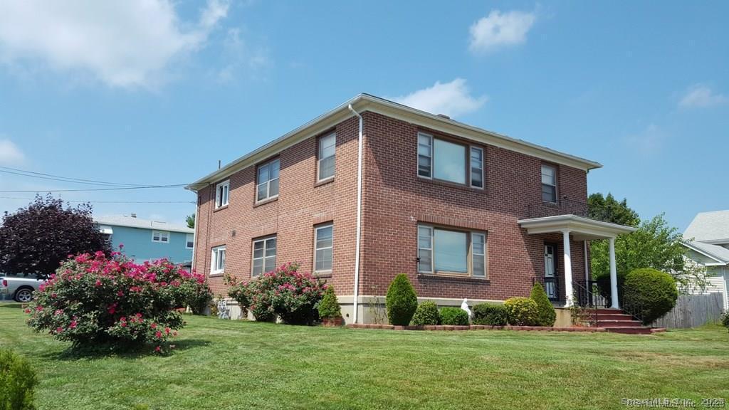 690 Highland Ave in Waterbury, CT - Building Photo