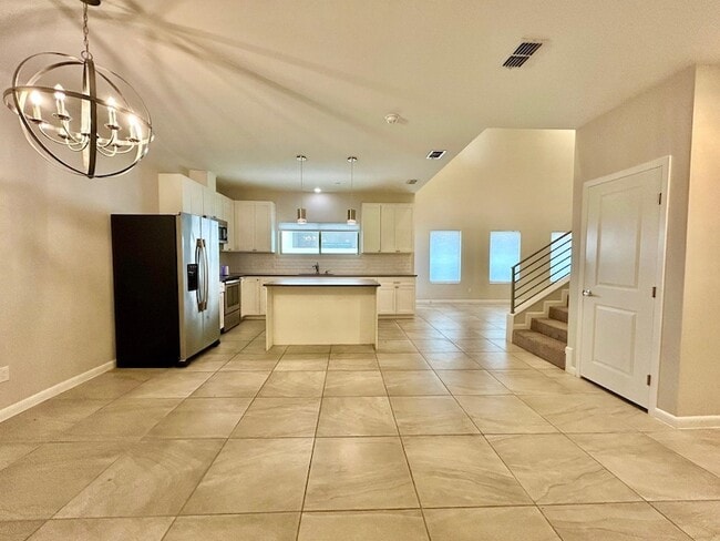 10902 International Blvd, Unit 113 in Laredo, TX - Foto de edificio - Building Photo