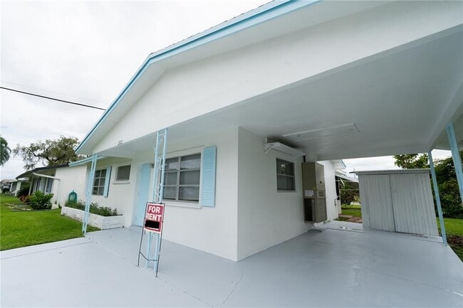 2702 NW 51st Pl in Fort Lauderdale, FL - Building Photo - Building Photo