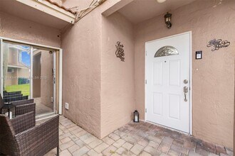 8252 NW 191st Ln in Hialeah, FL - Building Photo - Building Photo